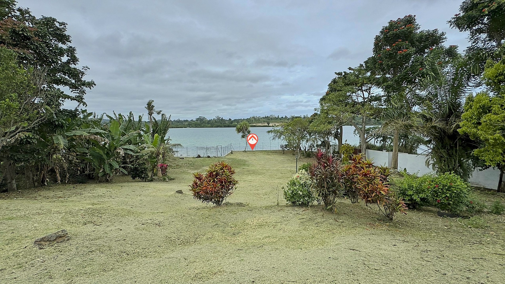 Large Lagoon-front Family Rental