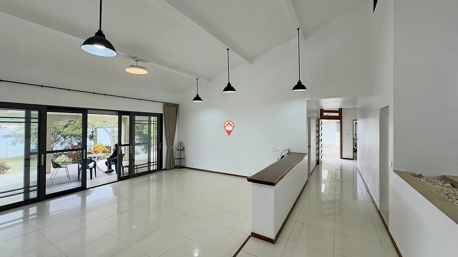 Large Lagoon-front Family Rental