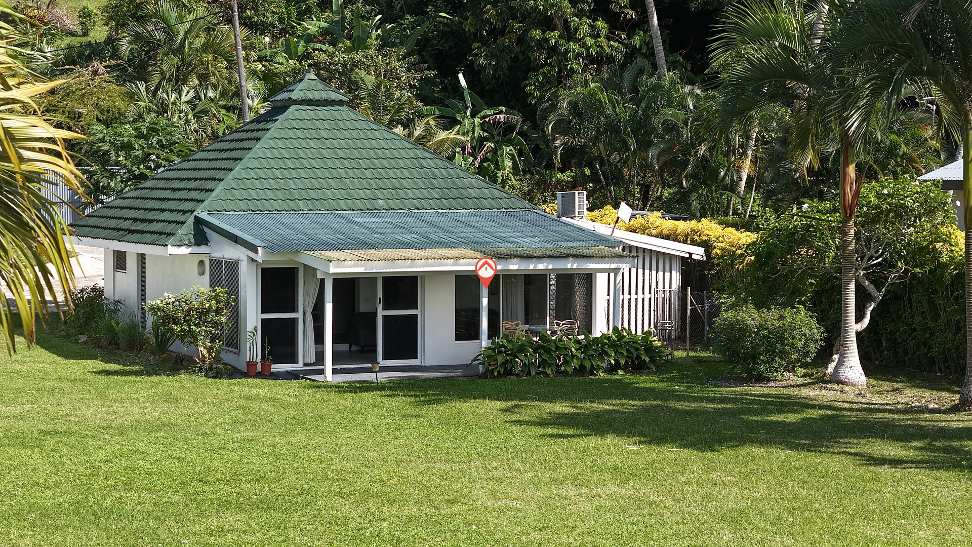 Lagoon-side Cottage 2Brm