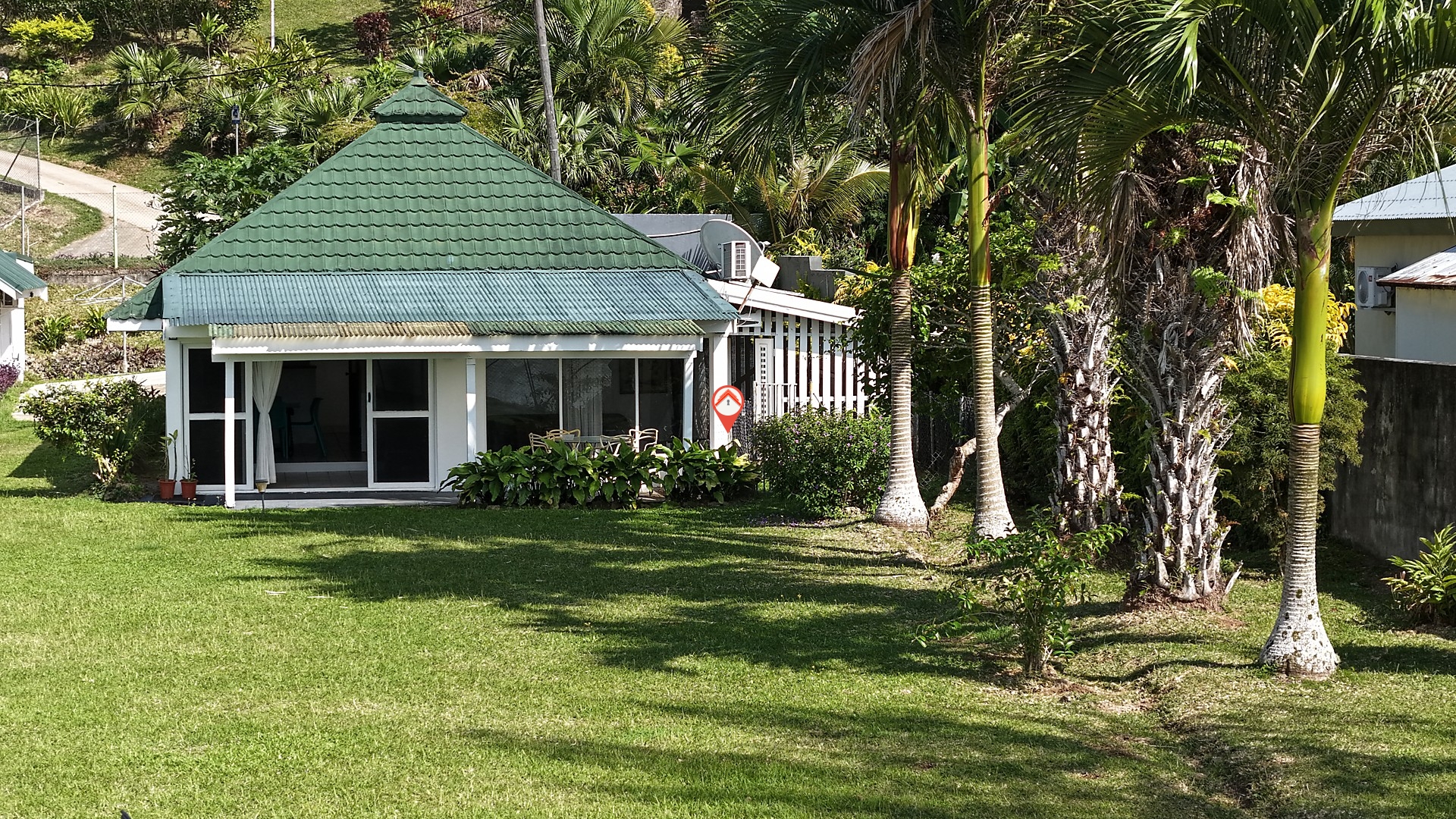 Lagoon-side Cottage 2Brm