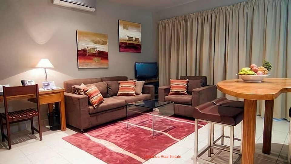 Luxuary Lagoon-side Apartment
