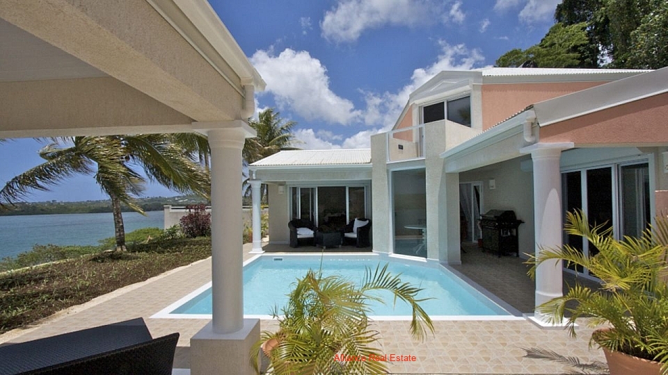 Designer Lagoonview House