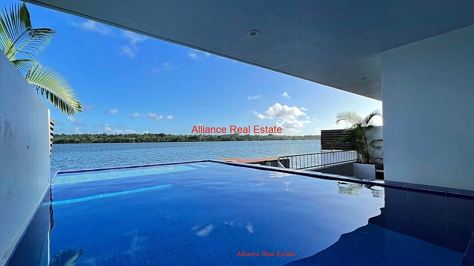 Lagoon-side Townhouse Treat